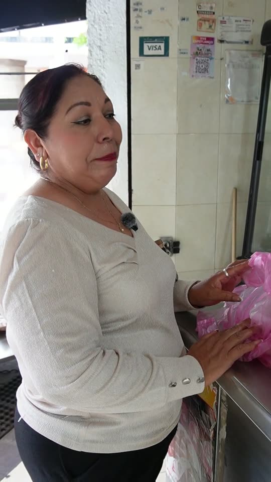 Testimonio en vídeo: una clienta recomienda el paquete Parrillero Auténtico